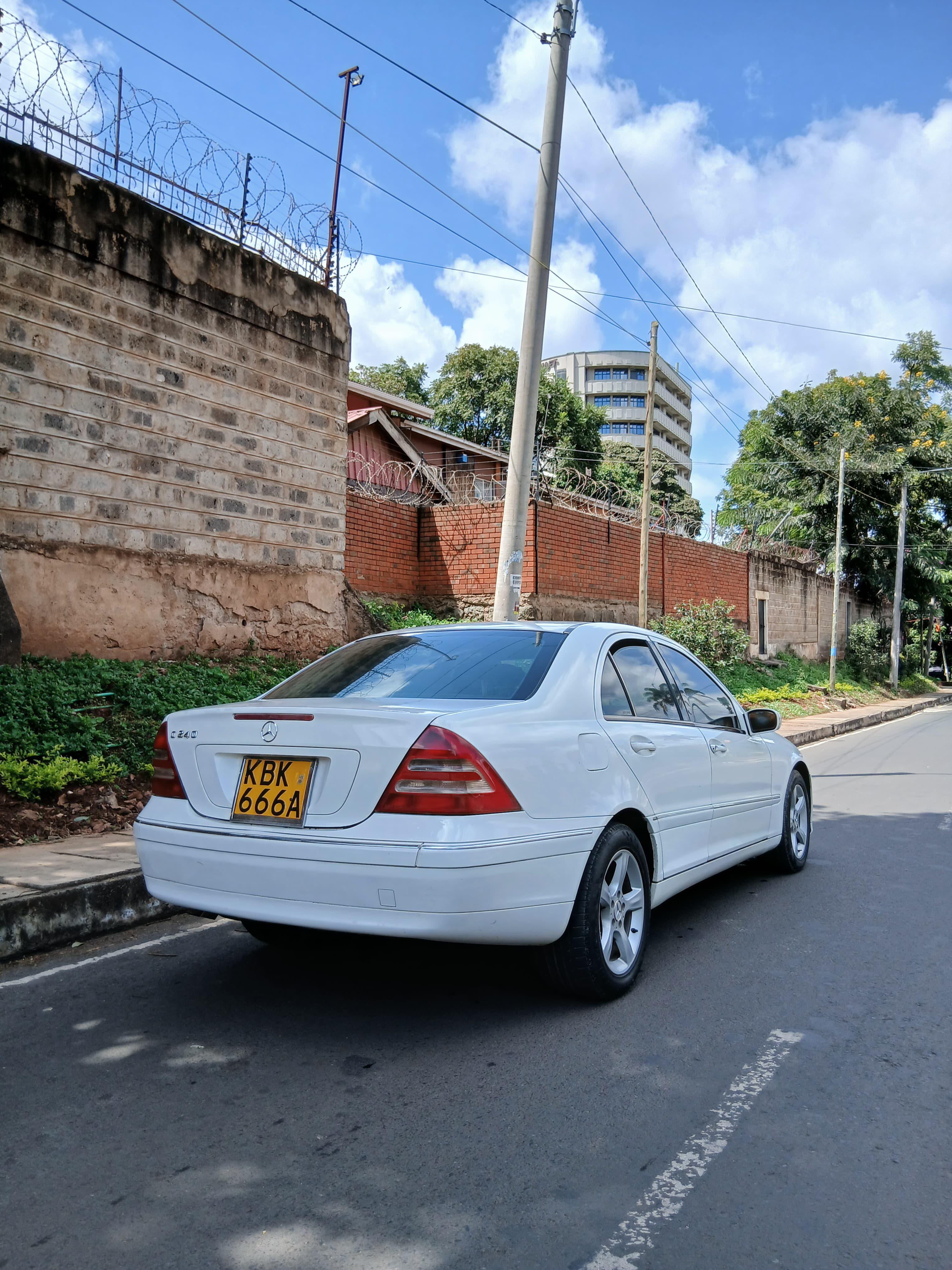 Mercedes Benz - Front View
